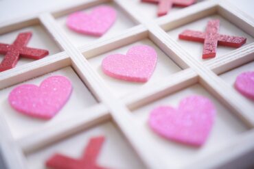 Game with love - Tic tac toe hearts and kisses